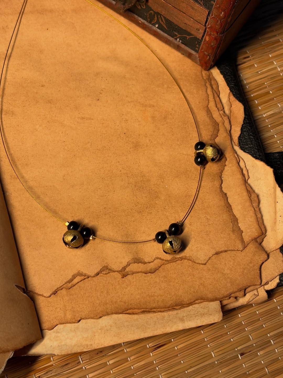 Invisibile Chains