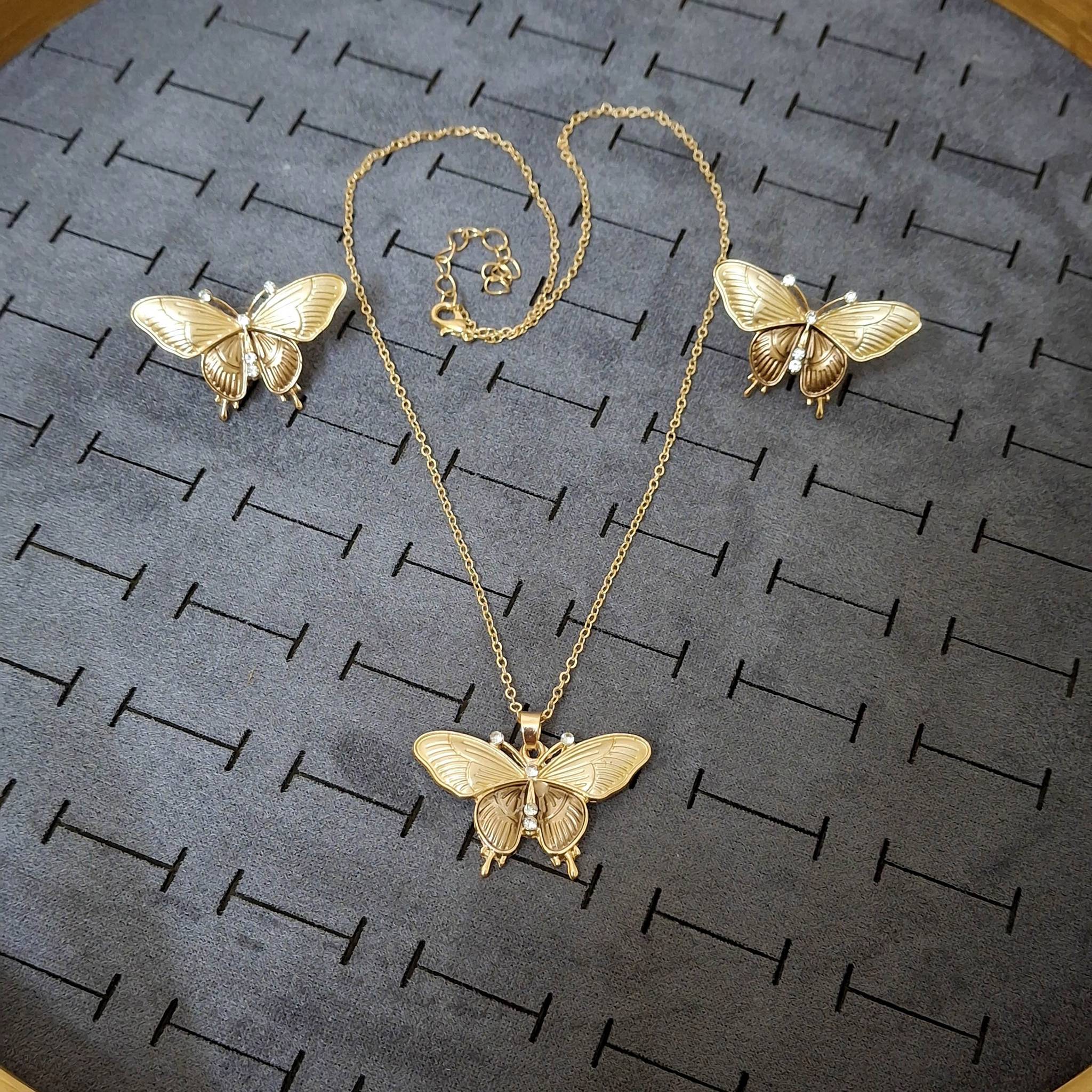 PENDENT SET